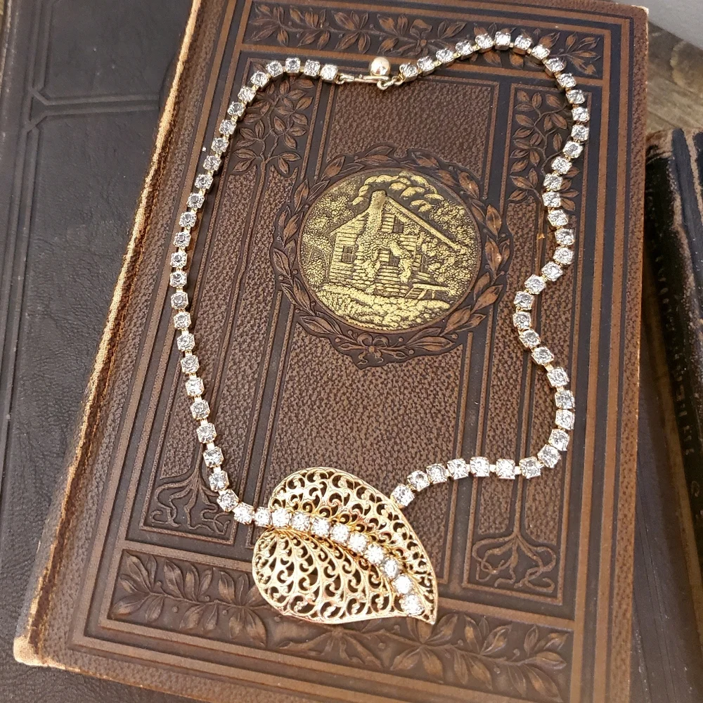 Vintage Gold Tone Leaf Gemstone Fashion Necklace 🍂😍 - Picture 6 of 11